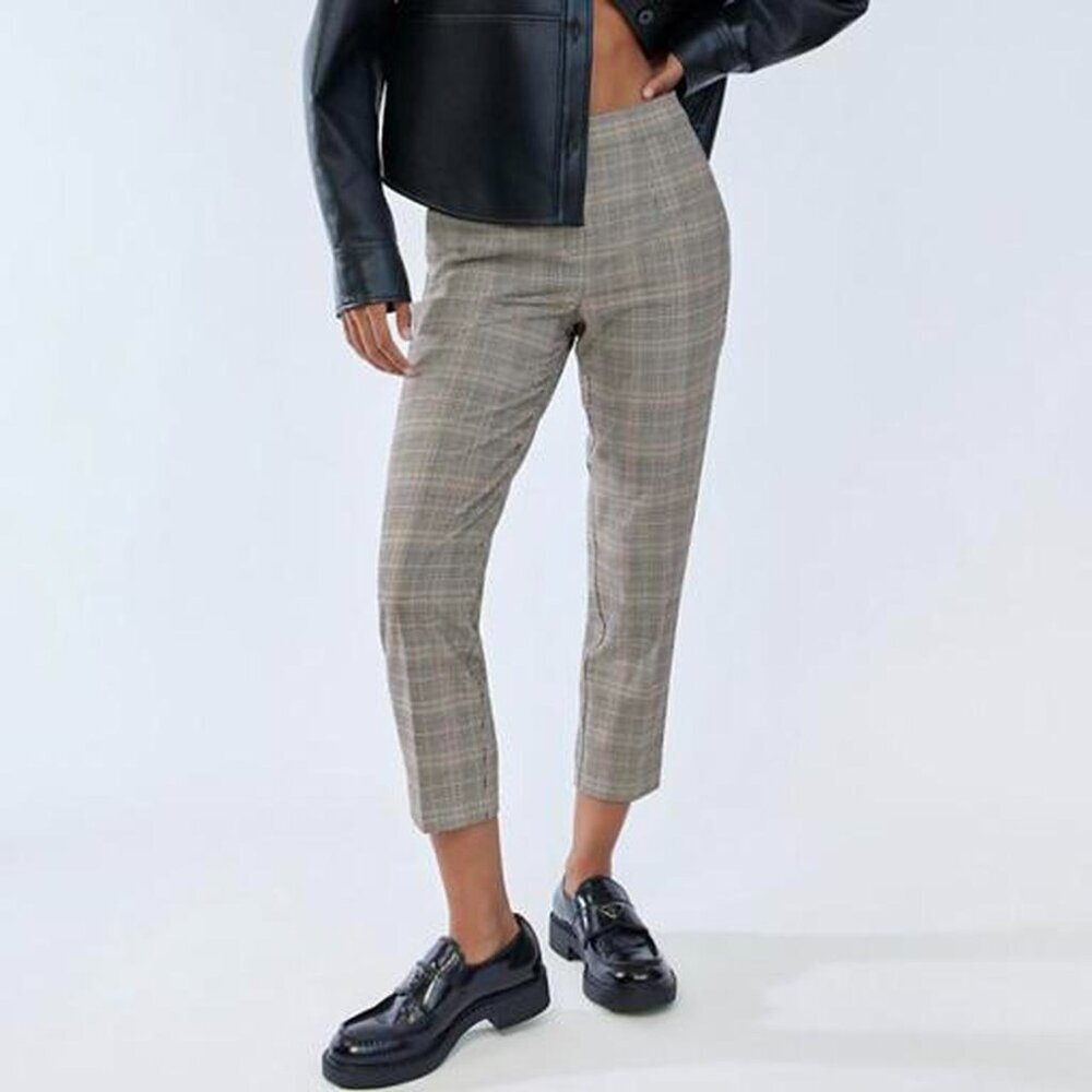 Aritzia Babaton Conan Cropped Pant in Lg Black, White and Tan Glen Check Size 12